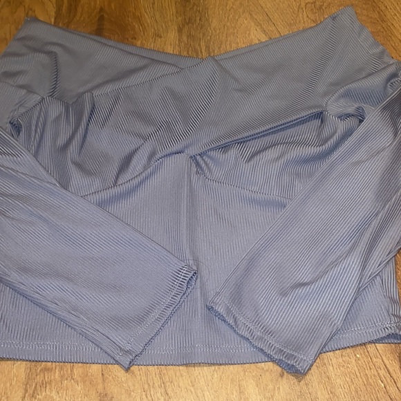 Forever 21 Twisted Off Shoulder 3/4 sleeve Crop Top ribbed Fabric Size Large - Picture 6 of 6